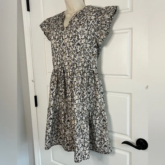 Time and Tru XXL (20) Ditsy Daisy Floral Mini Dress with Flutter Sleeves - Picture 7 of 16